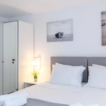 Apartment Eleven Keys *